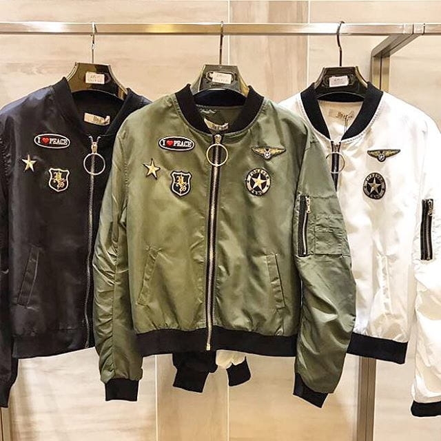 Modna Kurtka Damska Bomberka Bomber Jacket Naszywki Ściągacze Zamek Wiosna Jesień 2018 Nowy Model #123 Promocja w Sklepie FASHIONAVENUE.PL