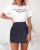 Modna Spódnica Jeansowa Jeans Denim z Przetarciami i Kieszeniami Strzępiona Wyjasniana Wiosna Lato Jesień model #JS666 Promocja w Sklepie FASHIONAVENUE.PL