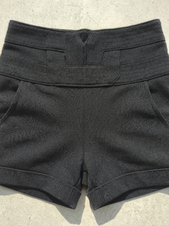 Eleganckie Czarne Szorty High-Waist Perfekcja Detalu i Kroju X341-1 FASHIONAVENUE.PL