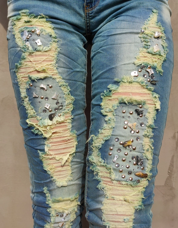 Jeansy Ocean Sparkle Biżuteryjny Denim z Muszelkami i Cekinami #B1721 FASHIONAVENUE.PL