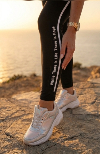 Wygodne Legginsy Damskie Czarne z Lampasem i Napisem