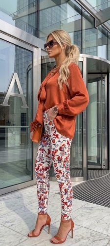 Dopasowane Spodnie Białe we Wzory Etniczne i Roślinne Boho Style #S2356 FASHIONAVENUE.PL