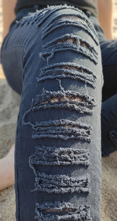 Spodnie Skinny Nacinane Strzępione z Przodu Navy Koronka #G5503-3 FASHIONAVENUE.PL