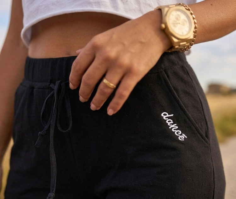 Czarne Joggery Damskie Wygodne Spodnie Dresowe do Tańca i Treningu #GG9897 FASHIONAVENUE.PL