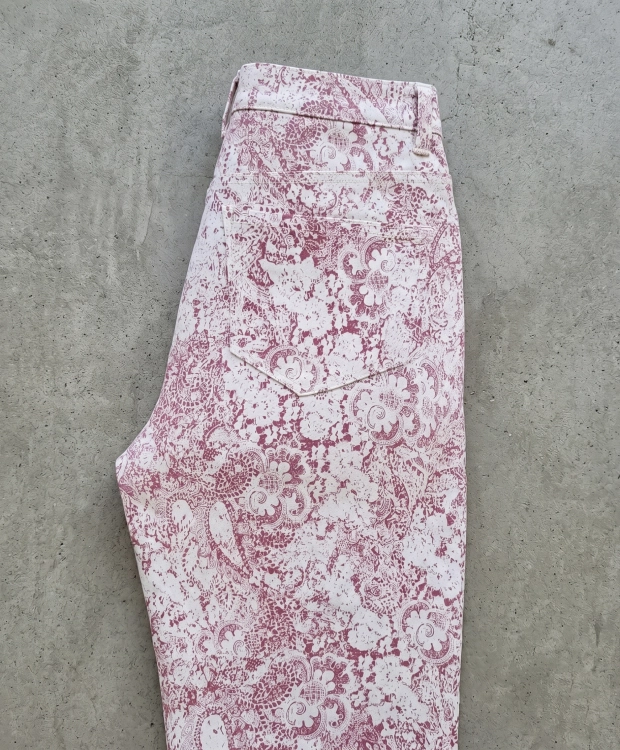 Białe Spodnie Skinny Rurki w Kwiatowe Ornamenty #DJ426-1 FASHIONAVENUE.PL