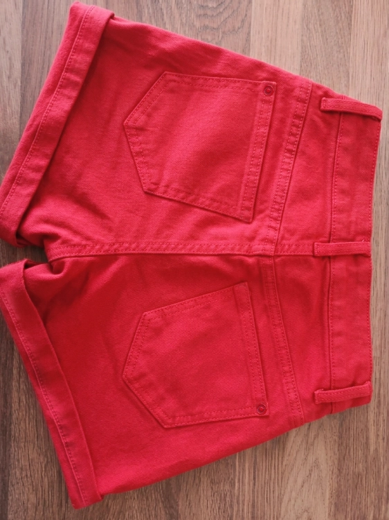 Eleganckie Krótkie Spodenki Jeansowe Wysoki Stan Czerwone Szorty W5214-69 FASHIONAVENUE.PL