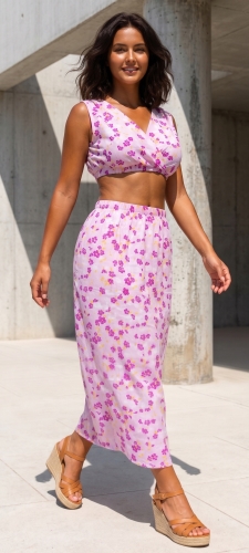 Kwiatowy Komplet Letni Kobiecy Top z Kopertowym Dekoltem i Spódnica Maxi Różowy #6636 FASHIONAVENUE.PL