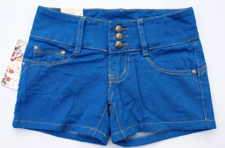 Damskie Szorty Jeansowe Push-Up Niebieskie z Ozdobnymi Guzikami i Napami #S837 FASHIONAVENUE.PL