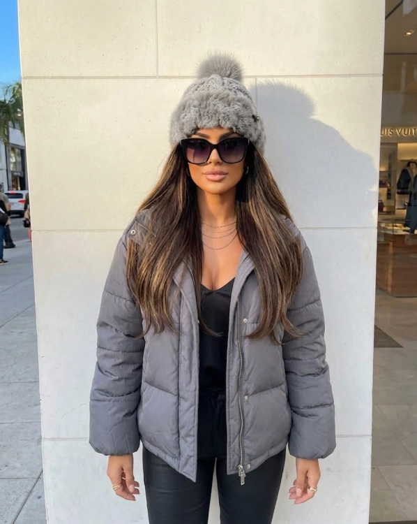 Ciepła Czapka Zimowa z Angorą Futerkiem i Pomponem Szara #CM-98 FASHIONAVENUE.PL