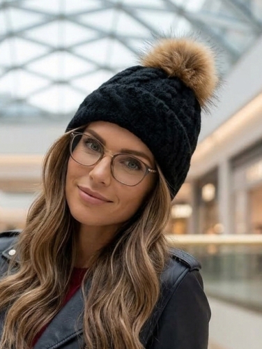 Czapka Zimowa Splot Twist z Mankietem Pompon z Naturalnego Futra Czarna #H79060 FASHIONAVENUE.PL