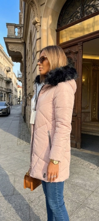 Ciepła Pikowana Kurtka Zimowa z Kapturem i Futerkiem Beżowy Róż #V715 FASHIONAVENUE.PL