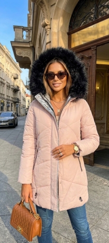 Ciepła Pikowana Kurtka Zimowa z Kapturem i Futerkiem Beżowy Róż #V715 FASHIONAVENUE.PL