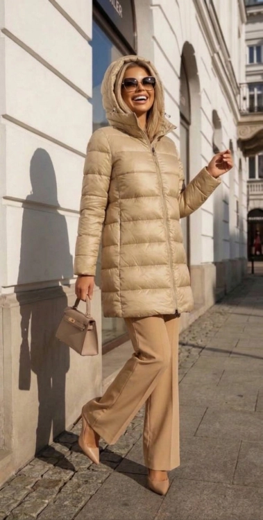 Złota Pikowana Kurtka Zimowa z Wysokim Kołnierzem i Kapturem #1325 FASHIONAVENUE.PL