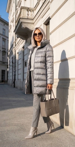Srebrna Pikowana Kurtka Zimowa z Wysokim Kołnierzem i Kapturem #1325 FASHIONAVENUE.PL