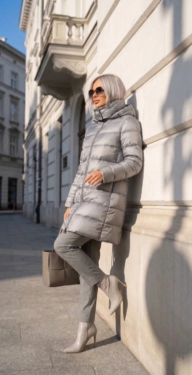 Srebrna Pikowana Kurtka Zimowa z Wysokim Kołnierzem i Kapturem #1325 FASHIONAVENUE.PL