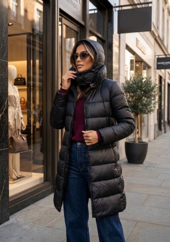 Czarna Pikowana Kurtka Zimowa z Wysokim Kołnierzem i Kapturem #1325 FASHIONAVENUE.PL