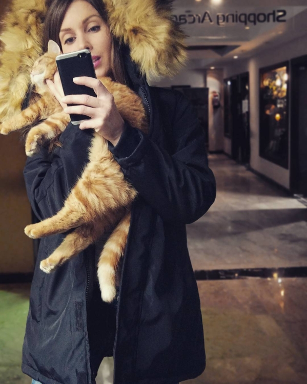 Modna Elegancka Kurtka Damska Ocieplana Kaptur z Futerkiem Jenota Prosta Hit Najnowszy Model na Wiosnę Jesień Zimę 2018 model #119 Promocja w sklepie FASHIONAVNUE